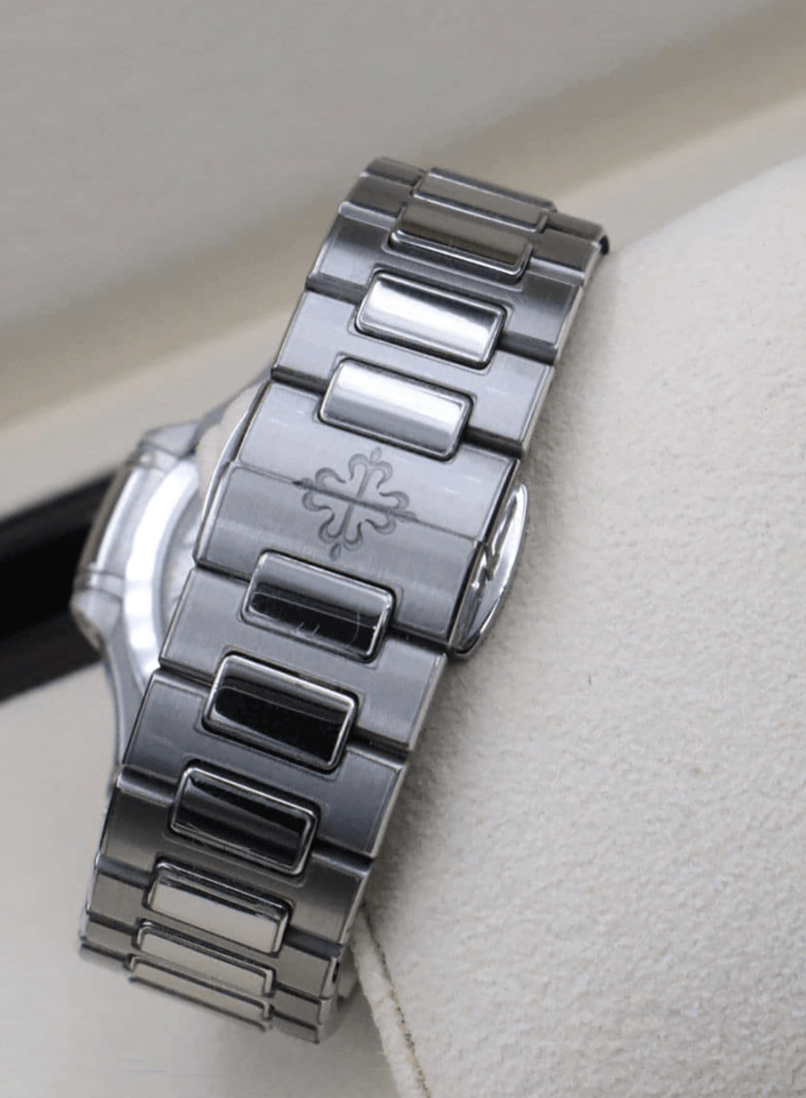 High Quality Replica Patek Philippe Female 35.2mm NAUTILUS 7118-1200A-011 Gray opaline Dial Steel bracelet