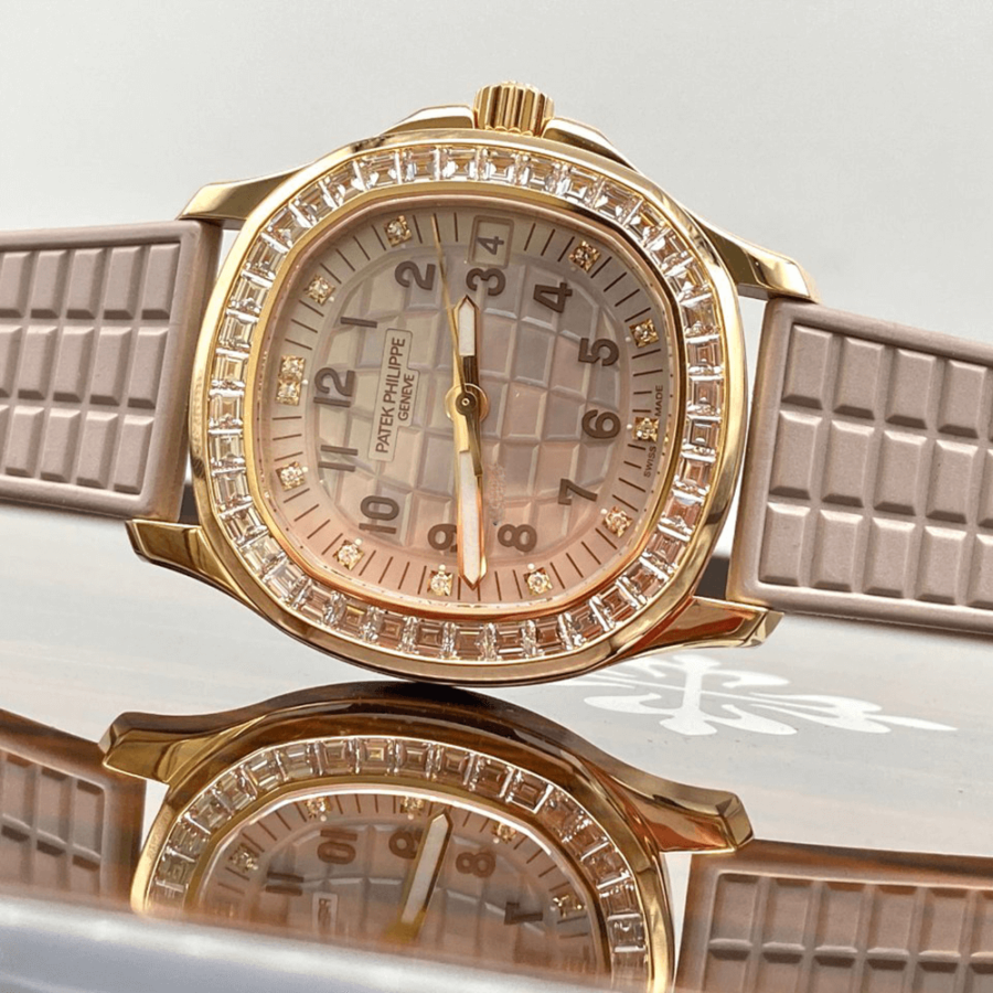 High Quality Replica Patek Philippe Female 35.6MM Aquanaut 5072R-001 Rose gold Dial Pearly beige polymer material Strap