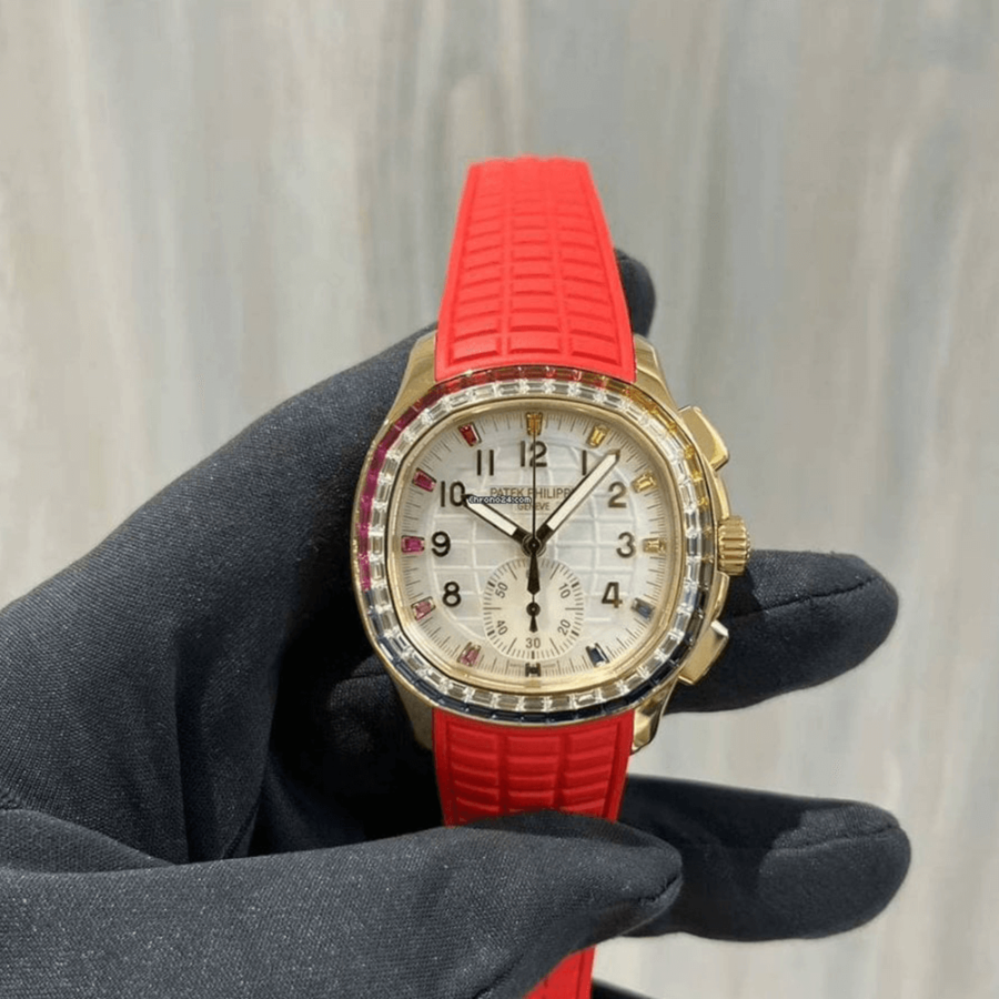 High Quality Replica Patek Philippe Female 39.9MM Aquanaut 7968-300R-001 White mother-of-pearl, engraved with Aquanaut pattern Dial Composite material strap