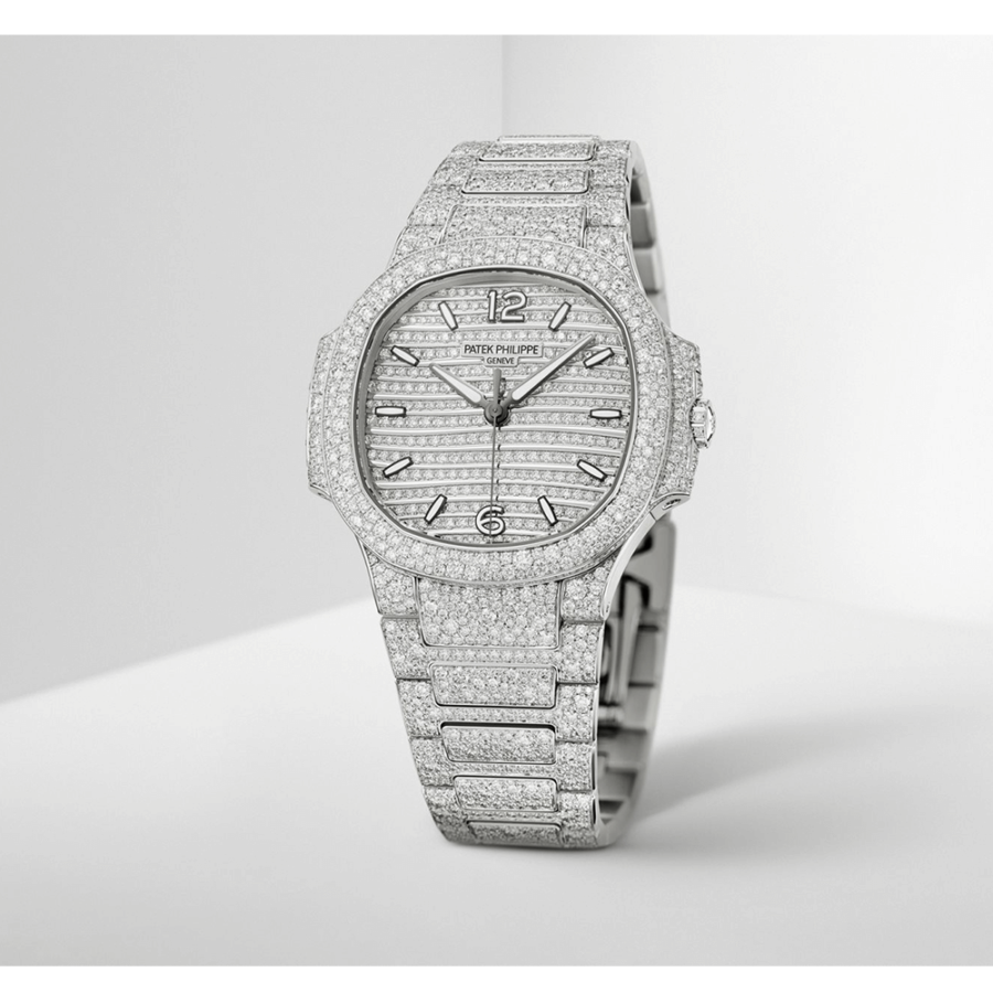 High Quality Replica Patek Philippe Female 35.2mm NAUTILUS 7118-1450G-001 Paved with diamonds Dial White gold, paved with diamonds bracelet