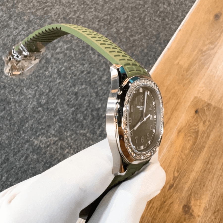 High Quality Replica Patek Philippe Female 38.8MM Aquanaut 5267-200A-011 Khaki green, embossed with Aquanaut pattern Dial Composite material strap