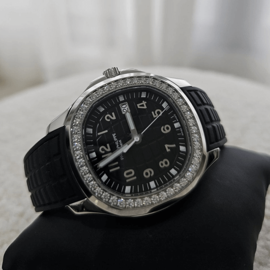 High Quality Replica Patek Philippe Female 38.8MM Aquanaut 5267-200A-001 Black, embossed with Aquanaut pattern Dial Composite material strap